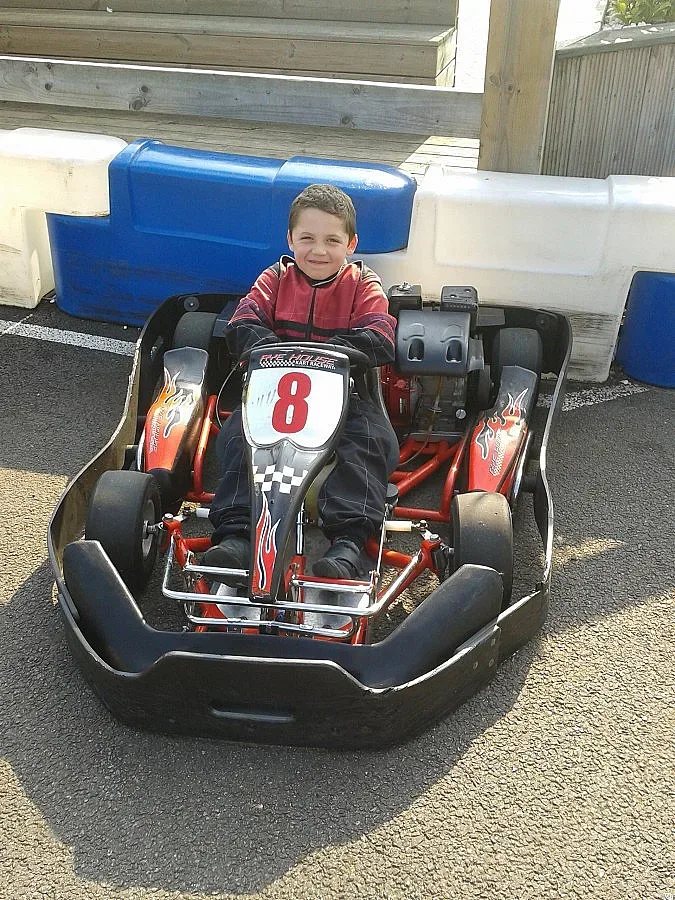 8-годишното варненче дебютира на пистата на Люис Хамилтън