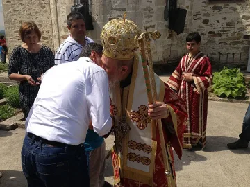 Владика похвали Янев, че не агитира, а помага на църквата