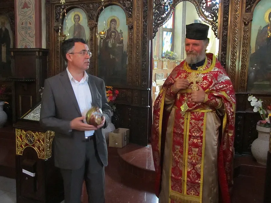 Кметът на Кърджали дари уникална икона на храм