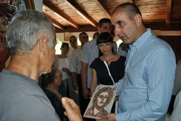 Цветанов дари икона на храма „Св. Георги” в село Мусомища