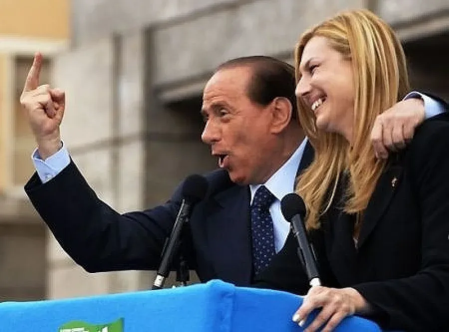 Италиански министър падна заради гей скандал