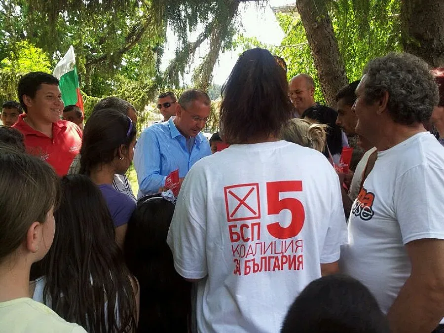 Станишев обеща държавна помощ за всеки първокласник