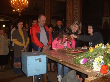 Вярващи изпълниха храмовете в Източните Родопи