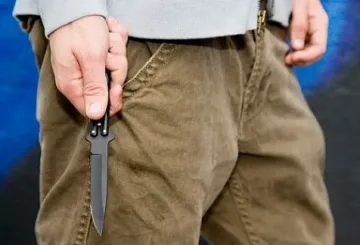 Осмокласник е с опасност за живота след побой