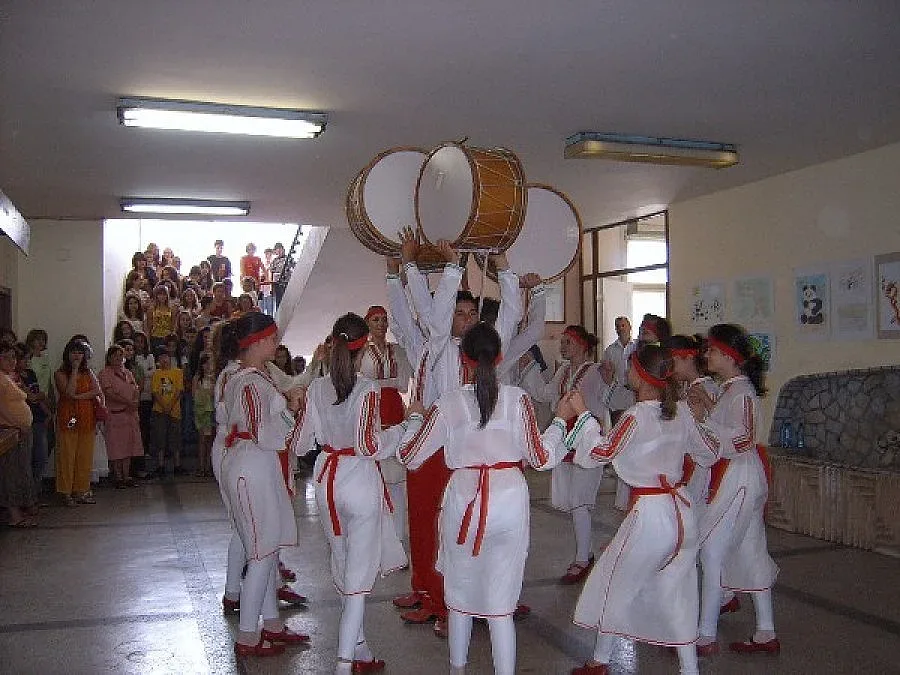 Кърджалийски танцьори взривиха публиката в турския град Чине