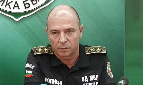 Радев отново се прицели в МВР. Иска и зам. министър