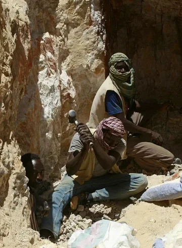 Над 60 жертви от срутване на мина в Судан