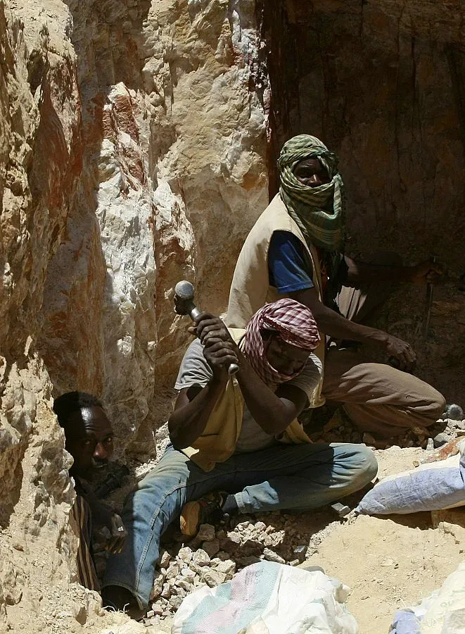 Над 60 жертви от срутване на мина в Судан