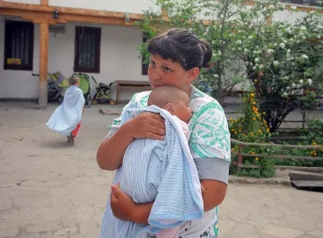 Имат всичко по празниците, няма кой да ги научи да се справят сами с живота