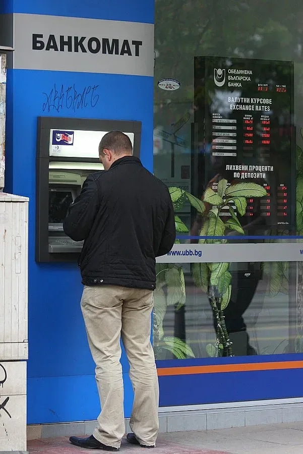 3 банки дежурят по празниците