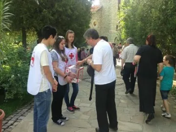 Доброволци на БЧК Кърджали помогнаха на 150 души преди Великден 