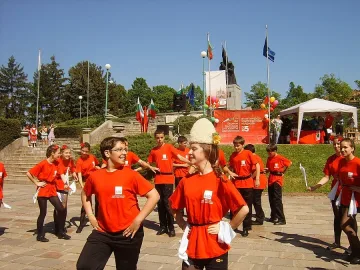 На Първи май 250 танцьори се надиграваха в Кърджали 