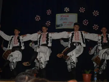 Симитли помага на болно момче с концерт