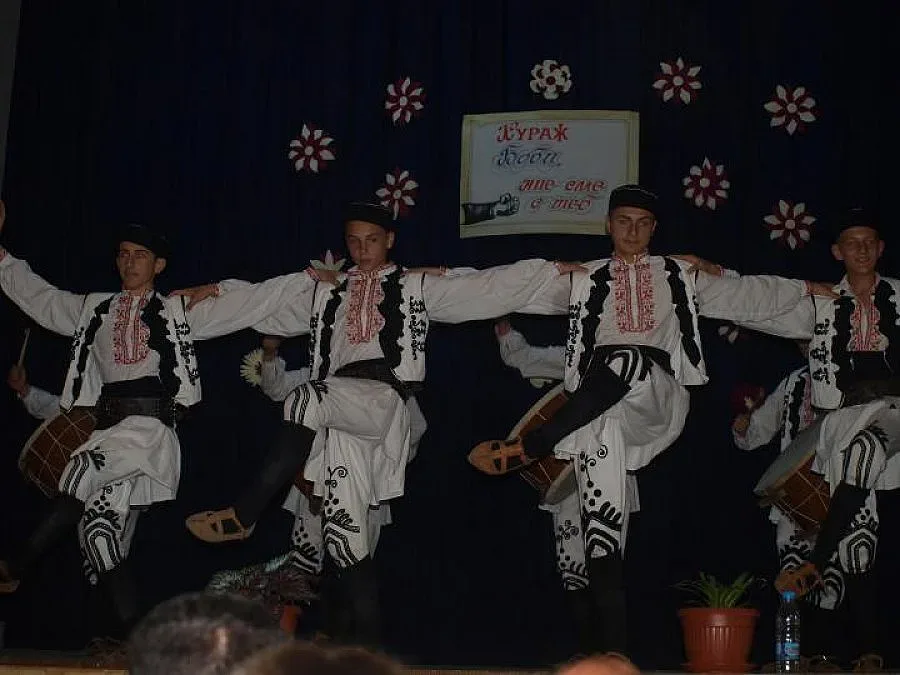 Симитли помага на болно момче с концерт