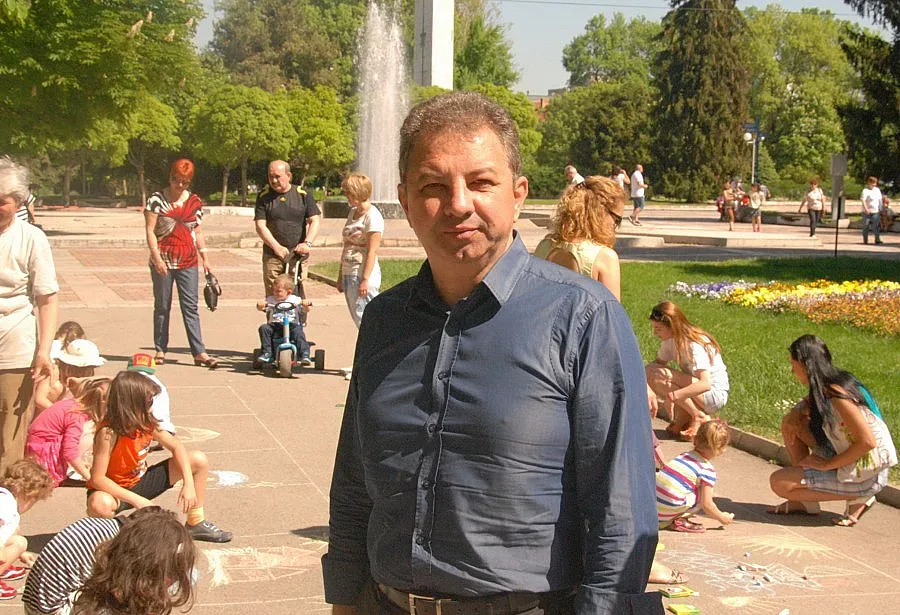 Стоп на агитацията, искат от „Лидер"