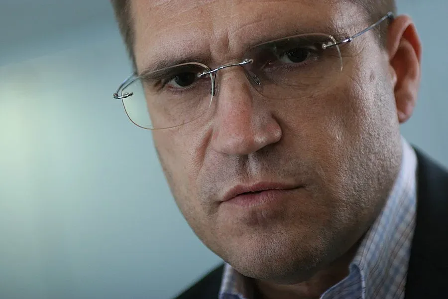 Цонев лети с F-16 към парламента