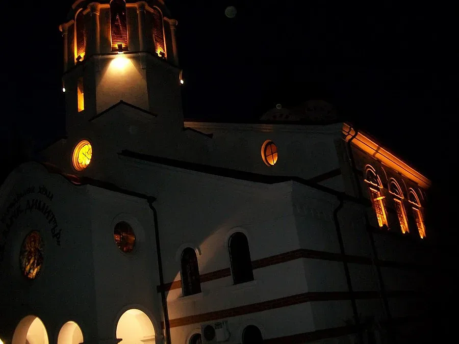 Църква грейна празнично за Великден