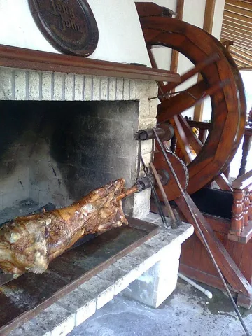 Майстори на чевермето пълнят листите 