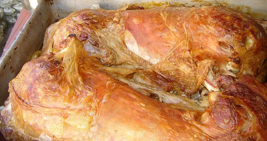 Водач на Янев го маже с лой