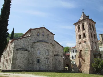 40 братя дърпат конците на Монашеската република