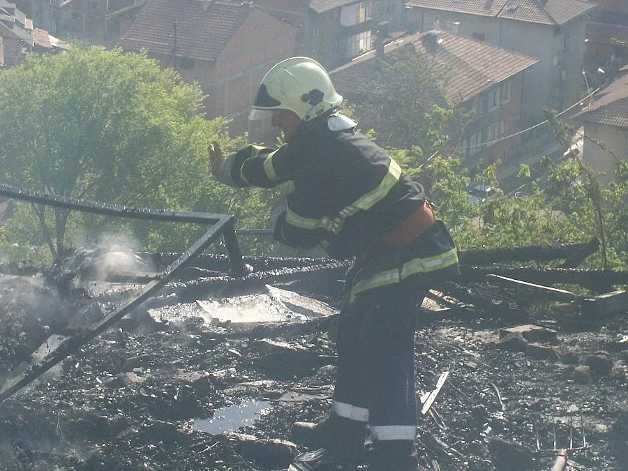 Ромска барака изгоря до основи