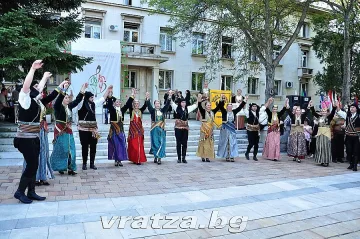 700 танцьори люлеят Враца