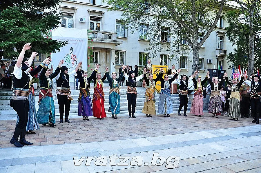 700 танцьори люлеят Враца