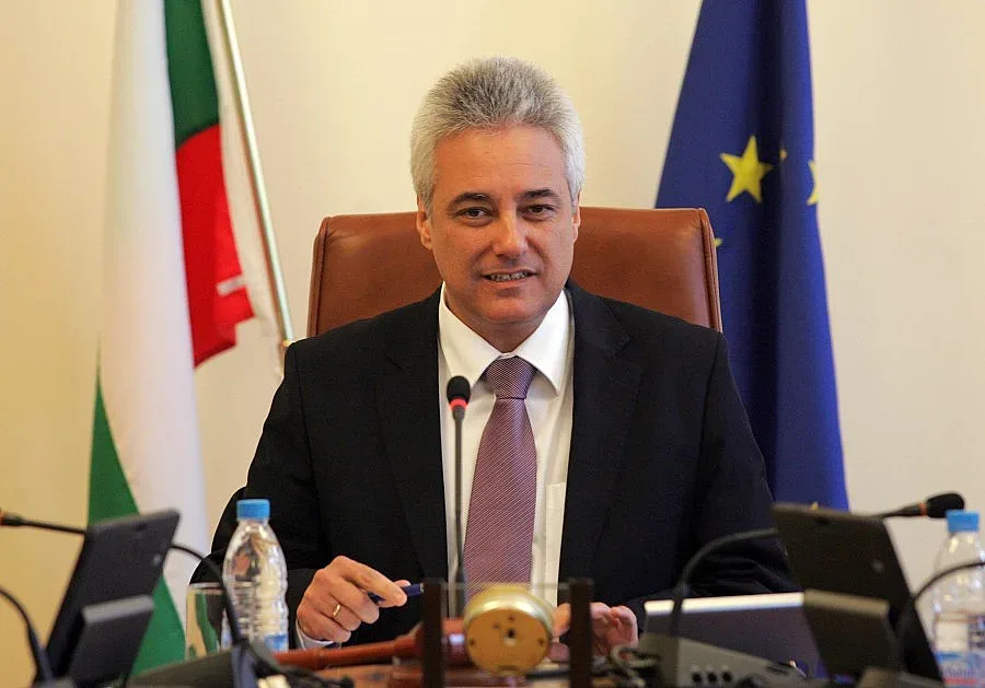 Райков: 54% от държавните дружества депозират в една банка