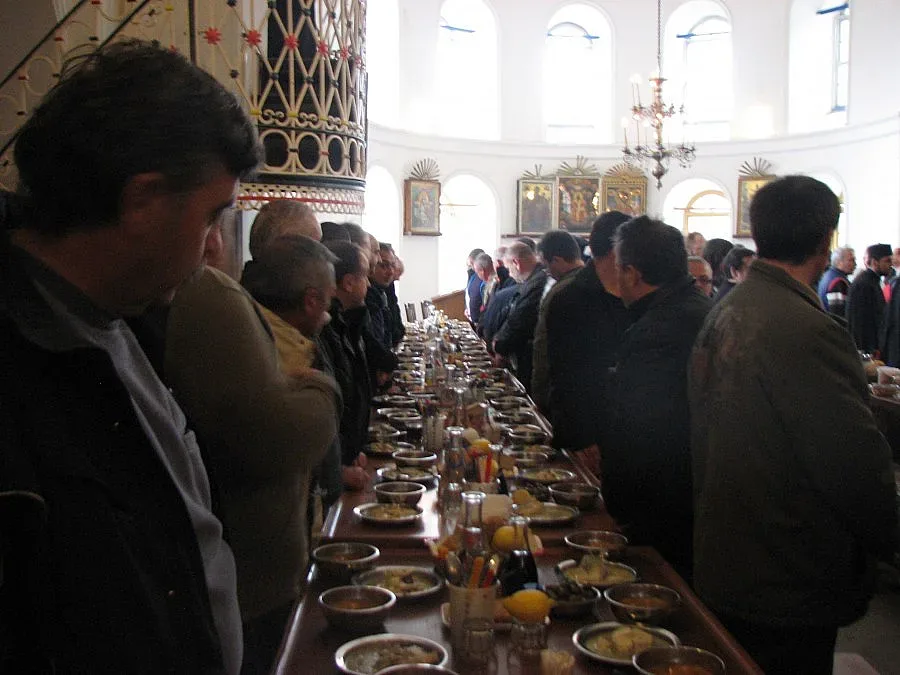 Иконите в "Зограф" се докосват само с уста