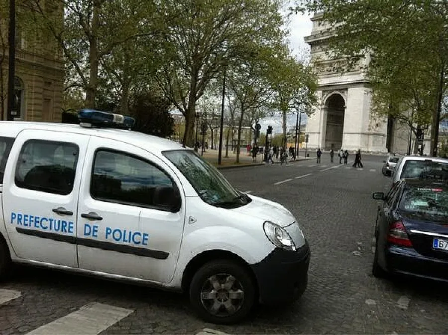 Сигнал за бомба затвори Триумфалната арка