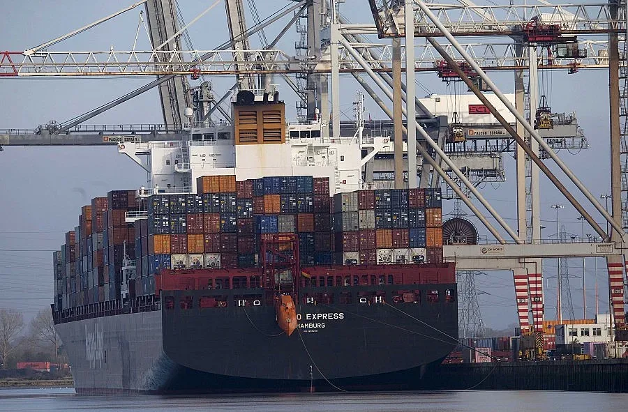 Двама удавени и 8 в неизвестност след катастрофа с кораби