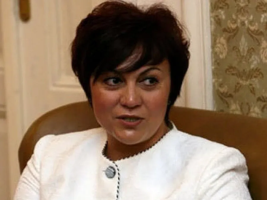 Нинова: Парите за здраве няма да отиват за асфалт никога повече 