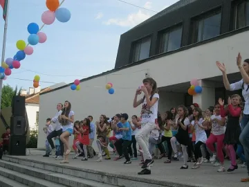 Малки и големи танцуваха в Гоце Делчев