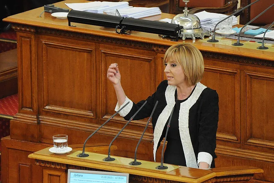 Манолова: В скандалните записи прозират поне 5 престъпления