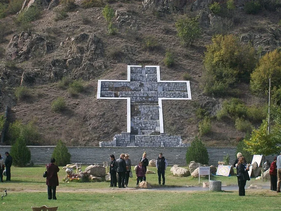 Довършват комплекс "Ванга” с дарения от нашенци и руснаци