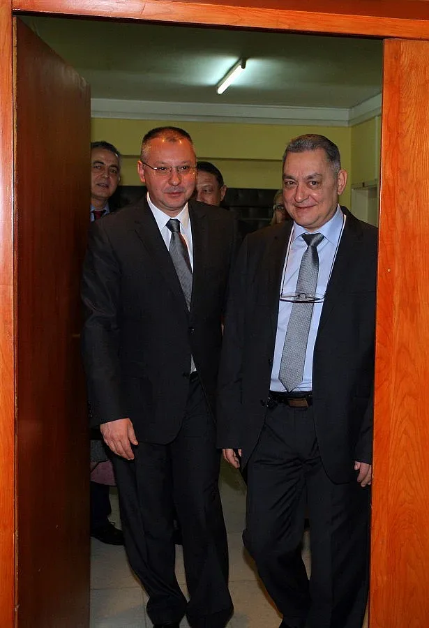 Станишев със закон за работа на младите