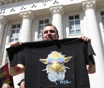 Окичиха Цветанов с бодли и глухарчета