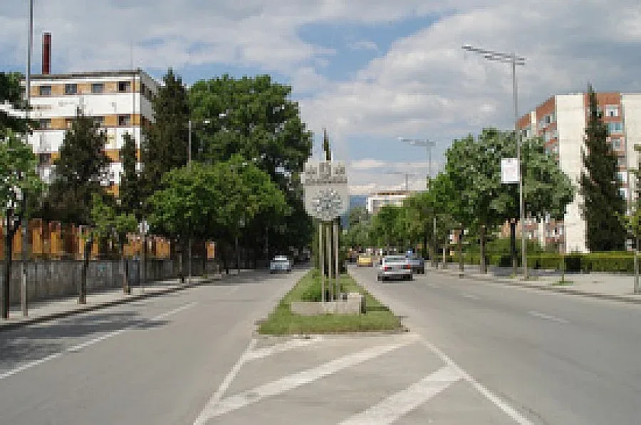 Шампанско и народни хора за 16 сребърни и златни сватби