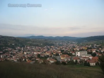 Пиян кмет изби зъб на мъж в заведение