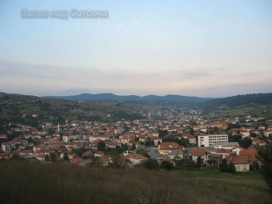 Пиян кмет изби зъб на мъж в заведение