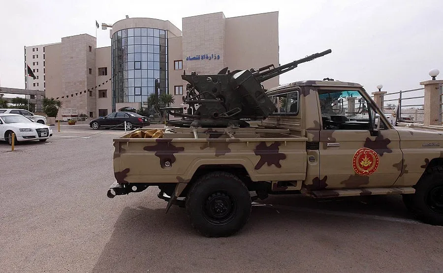 200 мъже с картечници заплашват министерство на Либия