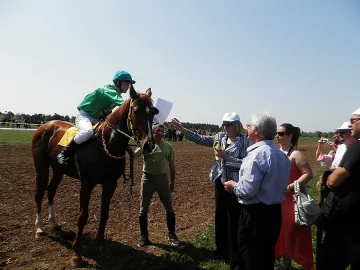 Цецка Цачева награди победителите в състезание по конен спорт