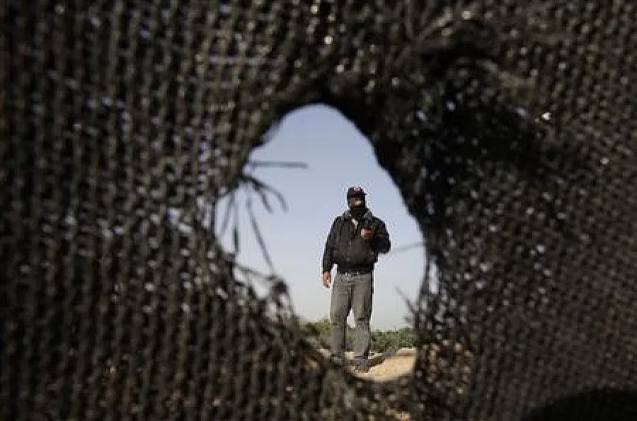 Израел бомбардира тренировъчни лагери в Палестина