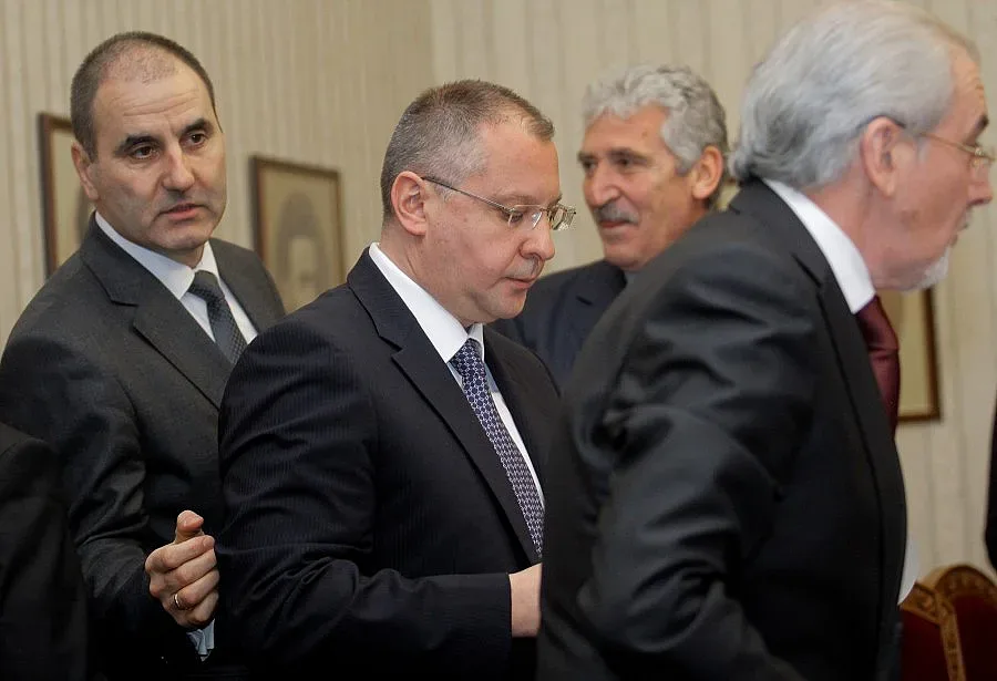 Станишев и Цветанов си броят греховете