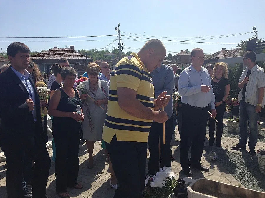 Възрастна жена благодари на Борисов за ремонта на пътя в Симеоновград