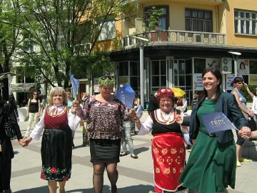 Бургазлии празнуваха Лазаровден с най-дългото хоро в най-добрия град