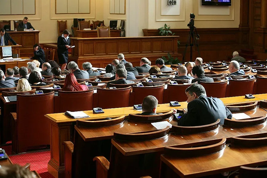 Над 140 кандидат-депутати са били агенти