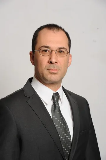 Компас показва пътя на Арабаджиев от СДС