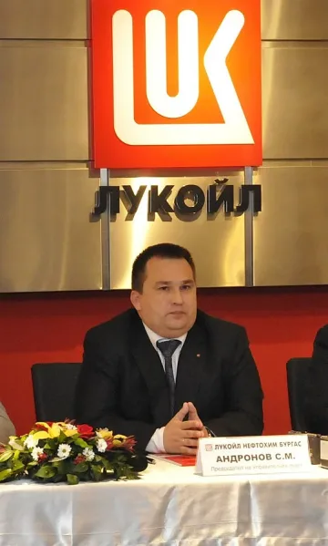 Митниците потвърдиха нарушенията в „Лукойл"
