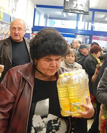 КЗК обвини в картел доставчици и дистрибутори на олио